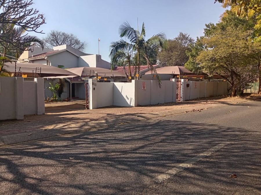 6 Bedroom Property for Sale in Florauna Gauteng