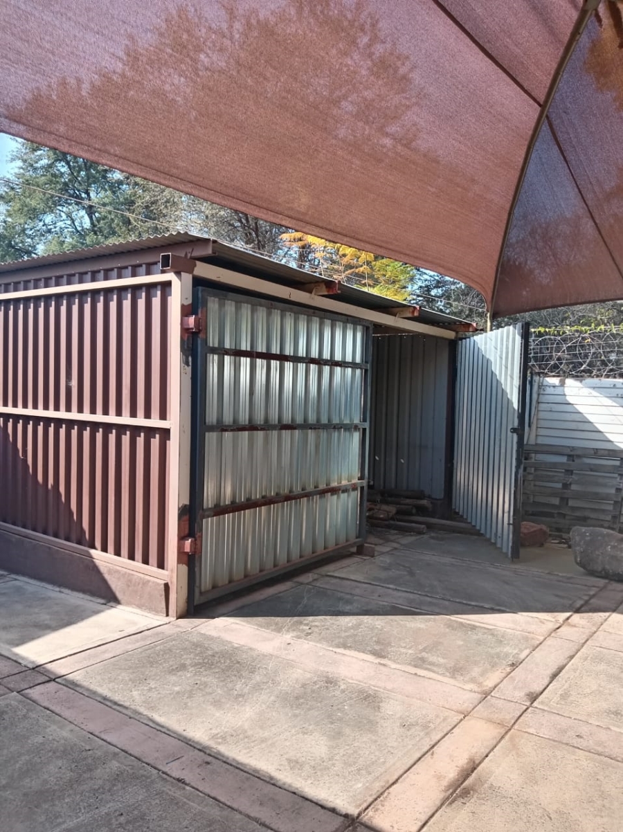 6 Bedroom Property for Sale in Florauna Gauteng