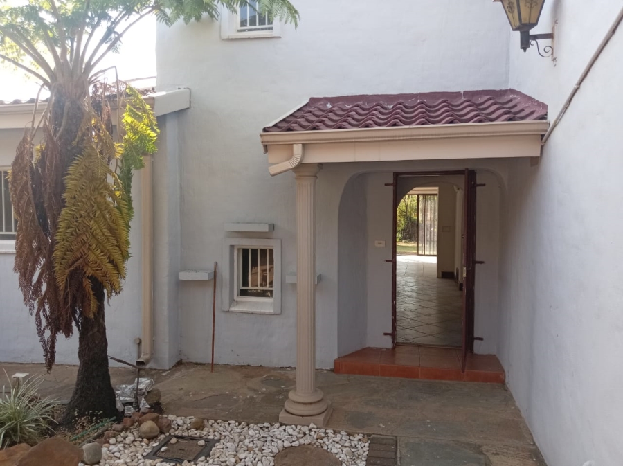 6 Bedroom Property for Sale in Florauna Gauteng