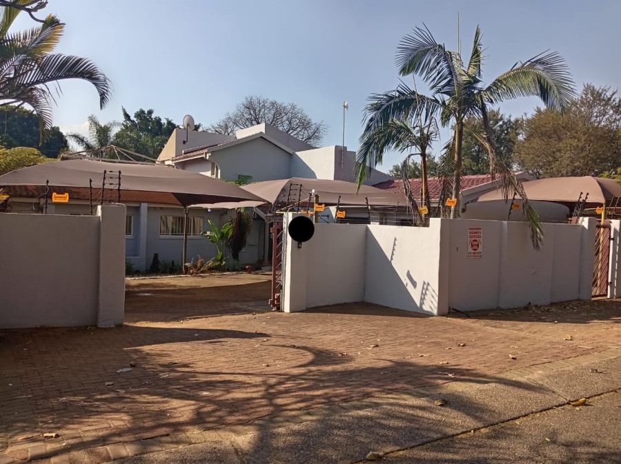 6 Bedroom Property for Sale in Florauna Gauteng
