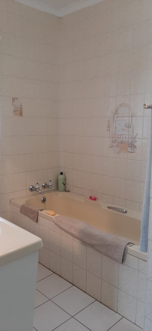 3 Bedroom Property for Sale in Glen Marais Gauteng