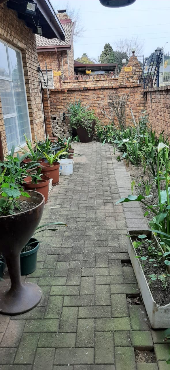 3 Bedroom Property for Sale in Glen Marais Gauteng