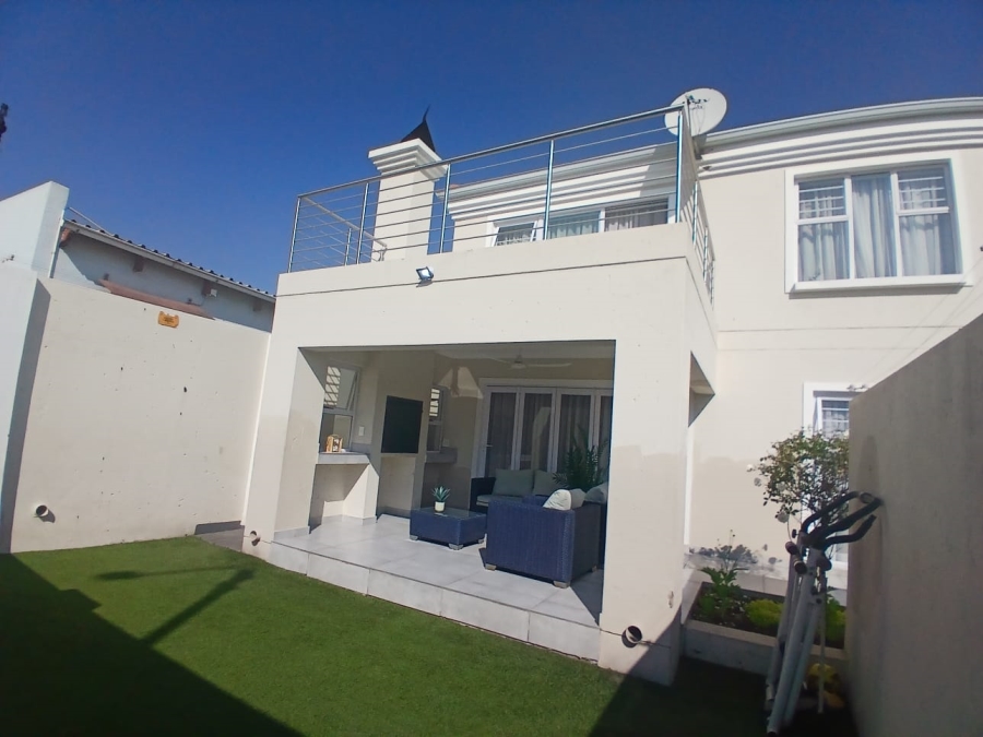 3 Bedroom Property for Sale in Edenvale Central Gauteng