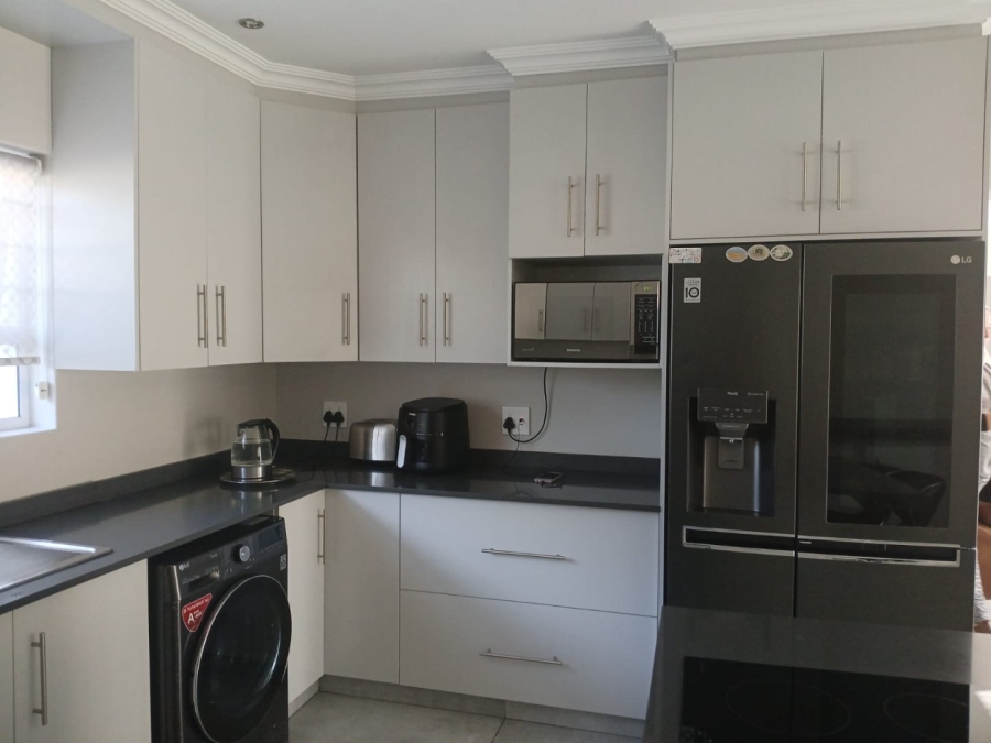 3 Bedroom Property for Sale in Edenvale Central Gauteng