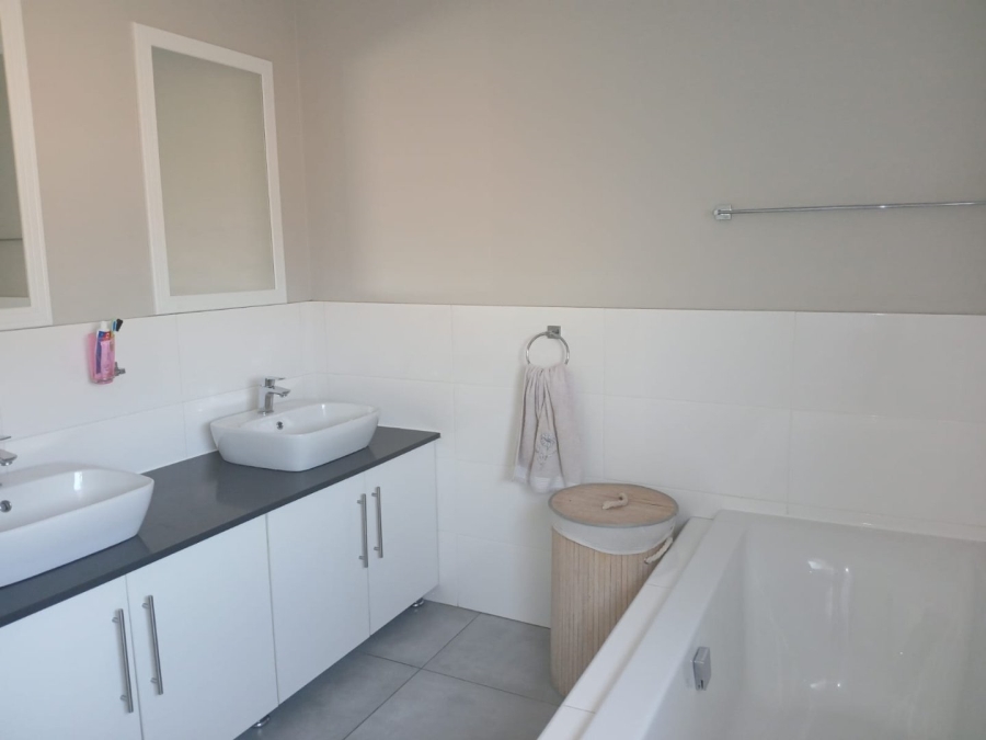 3 Bedroom Property for Sale in Edenvale Central Gauteng