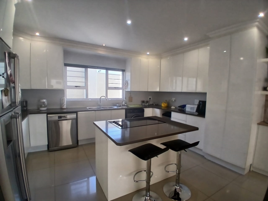 3 Bedroom Property for Sale in Edenvale Central Gauteng