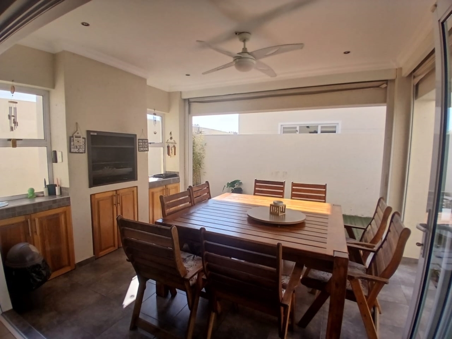 3 Bedroom Property for Sale in Edenvale Central Gauteng
