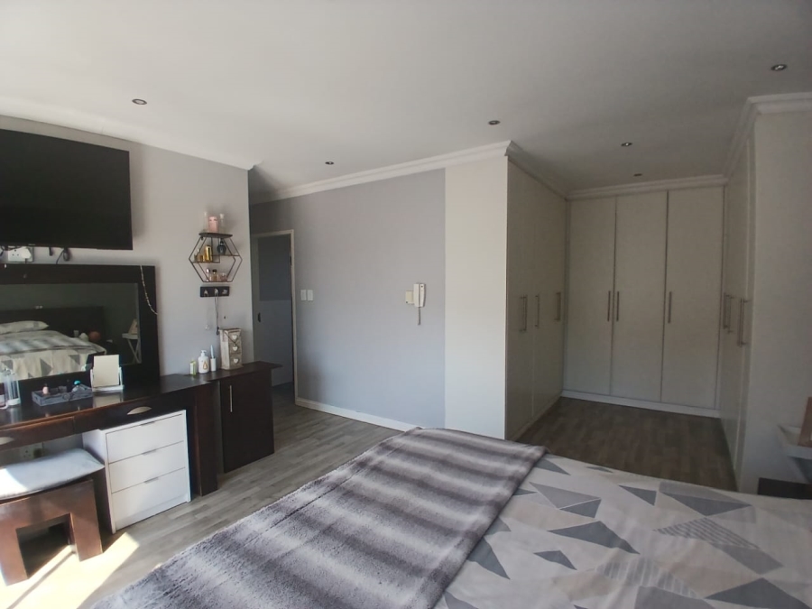 3 Bedroom Property for Sale in Edenvale Central Gauteng