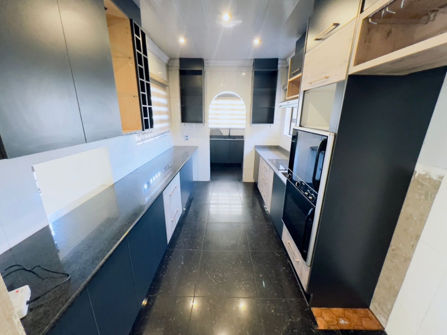 To Let 4 Bedroom Property for Rent in Alberante Gauteng