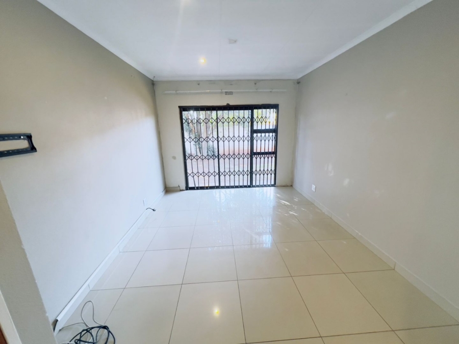 To Let 4 Bedroom Property for Rent in Alberante Gauteng