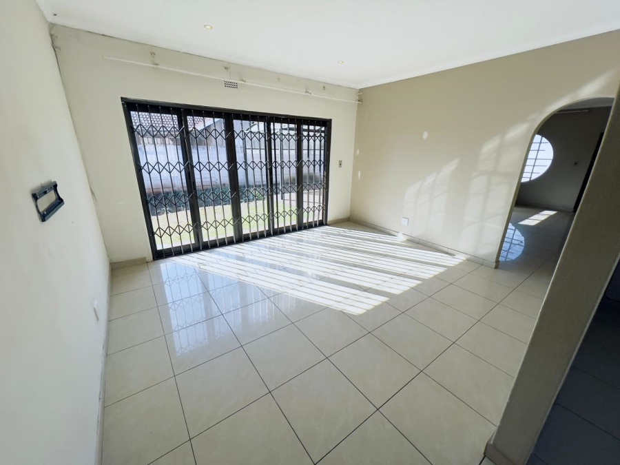 To Let 4 Bedroom Property for Rent in Alberante Gauteng