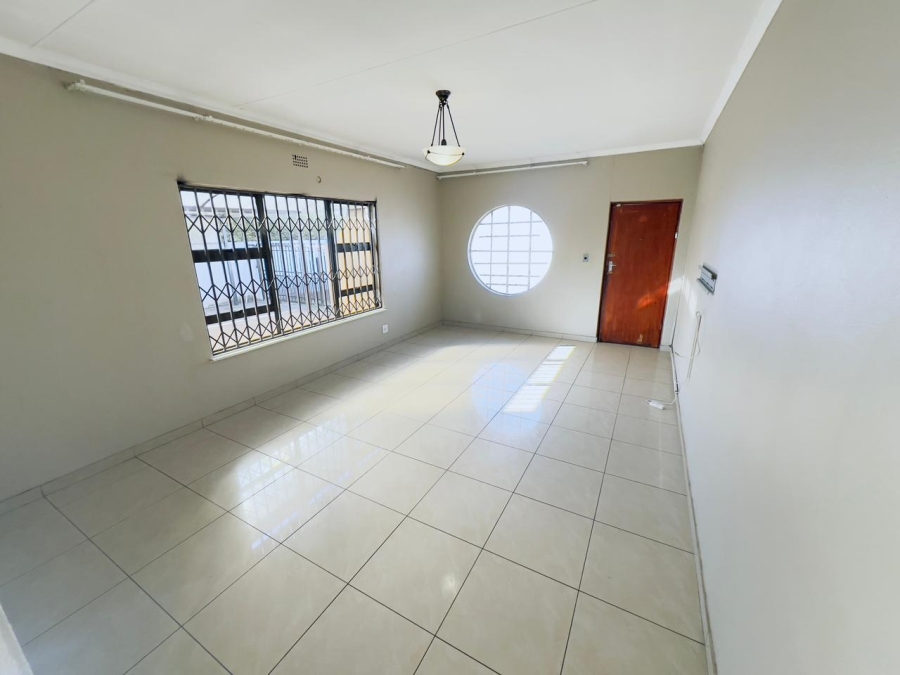 To Let 4 Bedroom Property for Rent in Alberante Gauteng