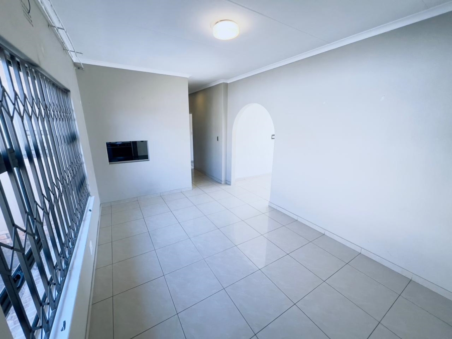 To Let 4 Bedroom Property for Rent in Alberante Gauteng