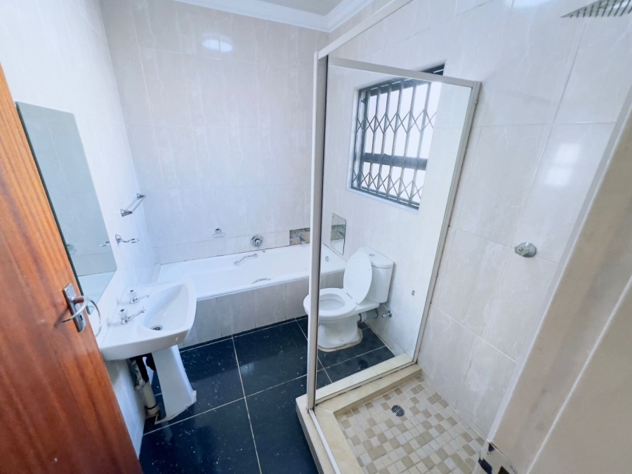 To Let 4 Bedroom Property for Rent in Alberante Gauteng