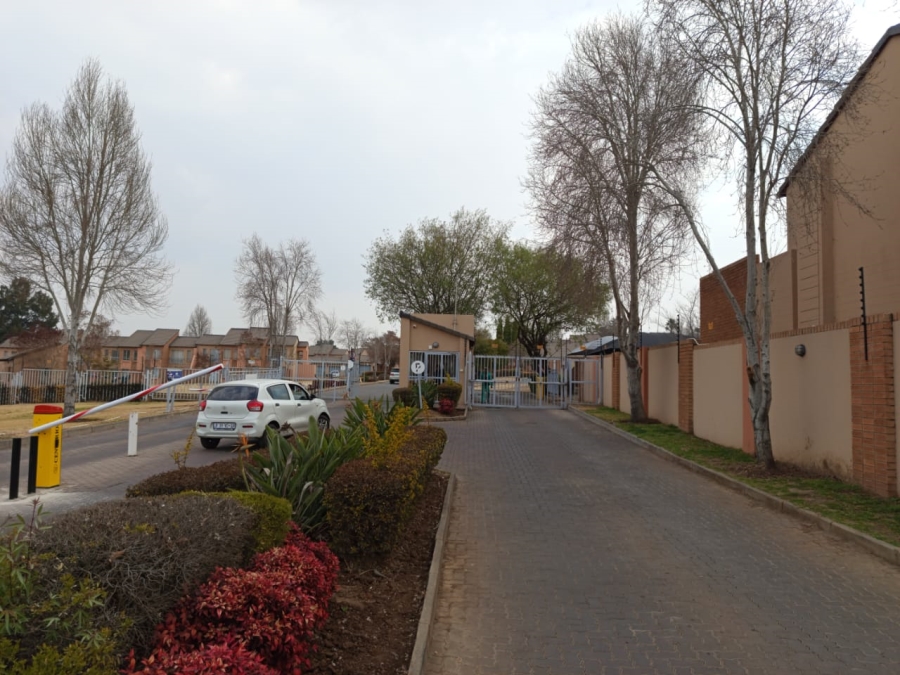 3 Bedroom Property for Sale in Erand Gardens Gauteng