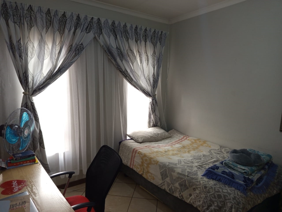 3 Bedroom Property for Sale in Erand Gardens Gauteng