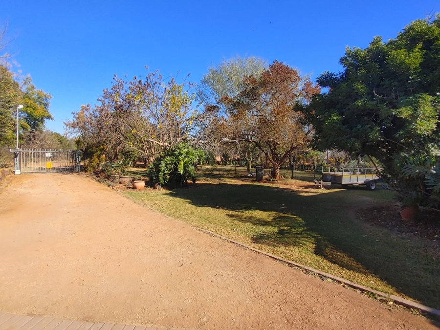 6 Bedroom Property for Sale in Derdepoort Gauteng