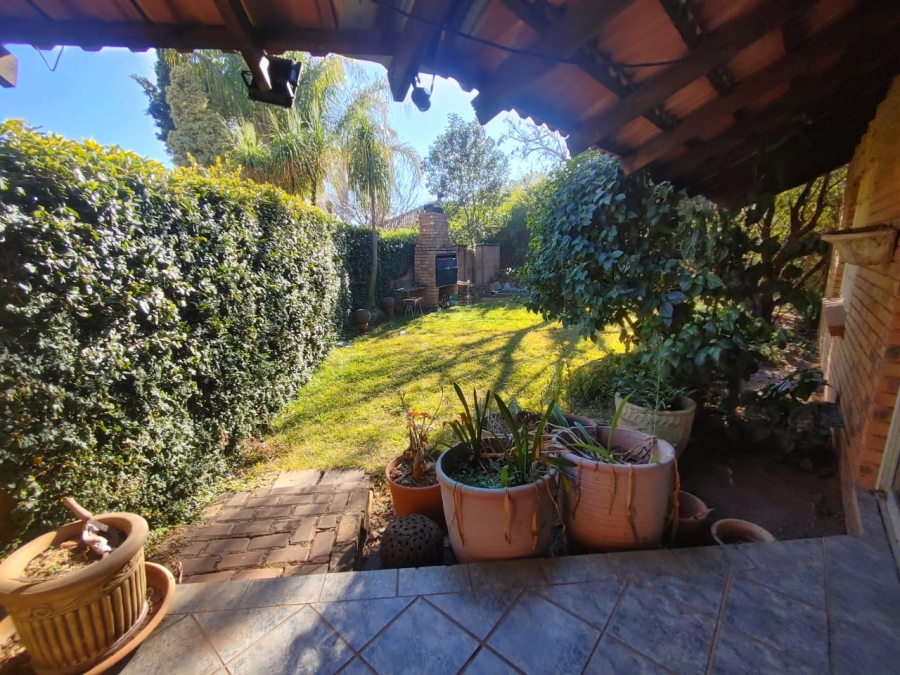 6 Bedroom Property for Sale in Derdepoort Gauteng