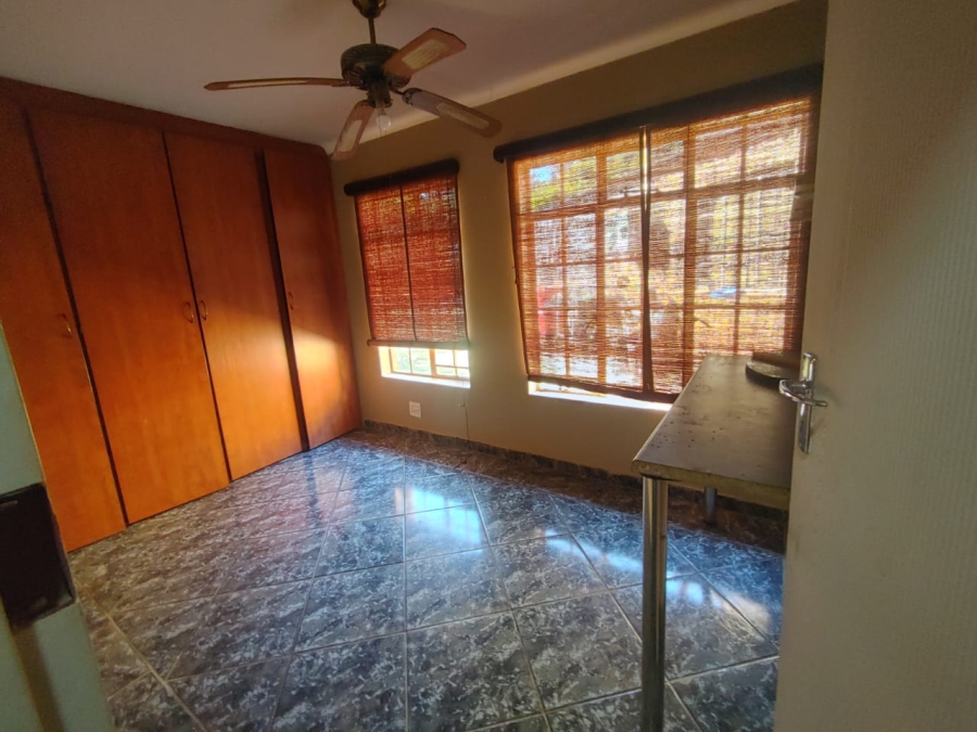 6 Bedroom Property for Sale in Derdepoort Gauteng