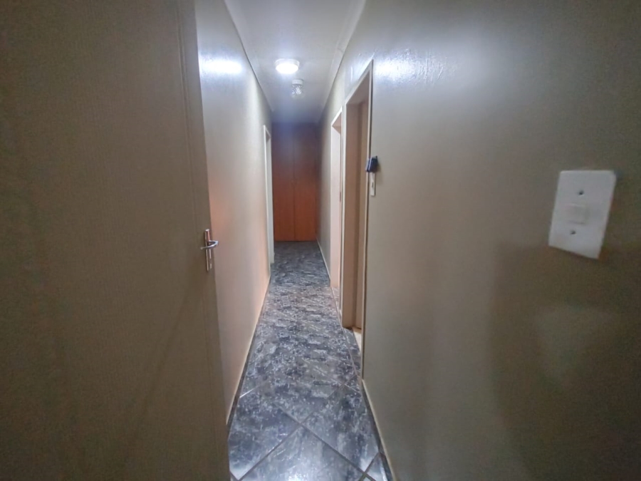 6 Bedroom Property for Sale in Derdepoort Gauteng