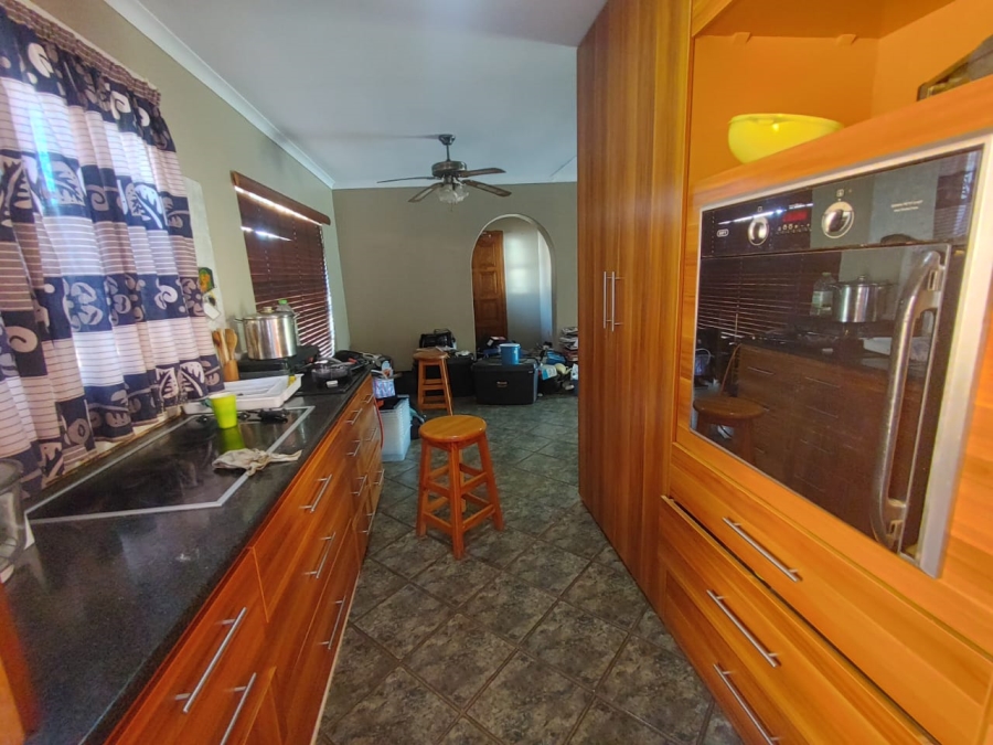 6 Bedroom Property for Sale in Derdepoort Gauteng