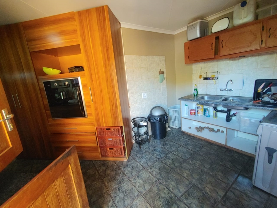 6 Bedroom Property for Sale in Derdepoort Gauteng