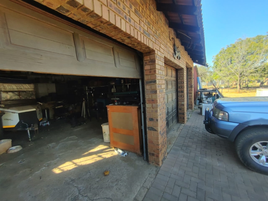 6 Bedroom Property for Sale in Derdepoort Gauteng