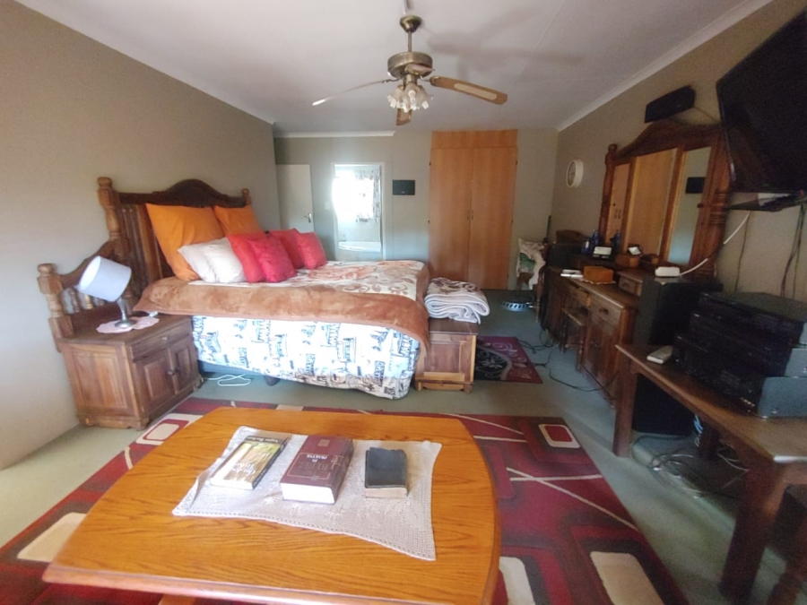 6 Bedroom Property for Sale in Derdepoort Gauteng