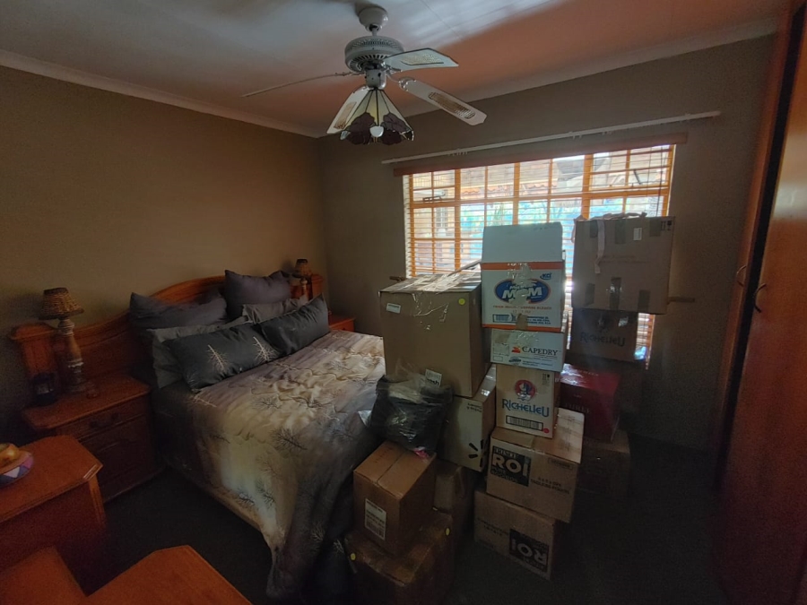6 Bedroom Property for Sale in Derdepoort Gauteng