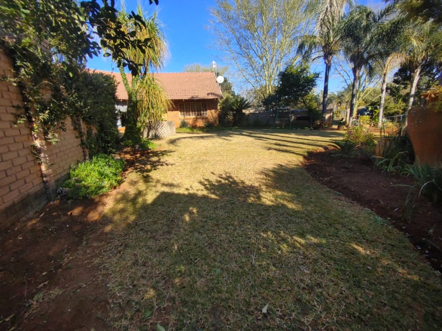 6 Bedroom Property for Sale in Derdepoort Gauteng