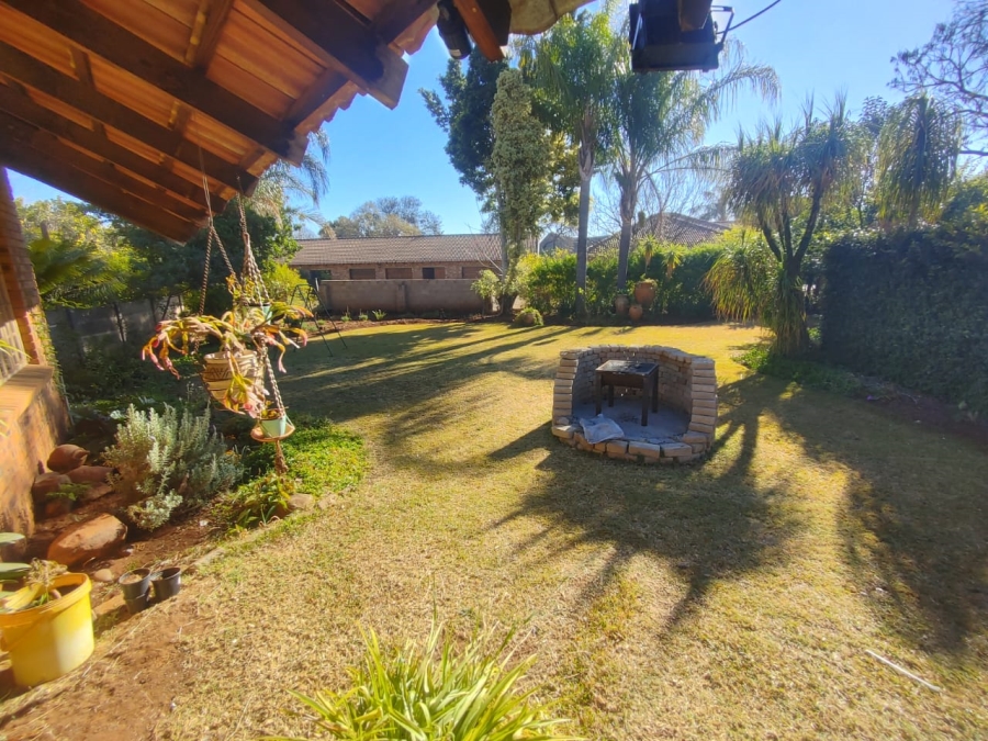 6 Bedroom Property for Sale in Derdepoort Gauteng