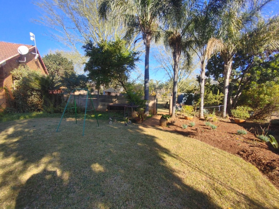 6 Bedroom Property for Sale in Derdepoort Gauteng