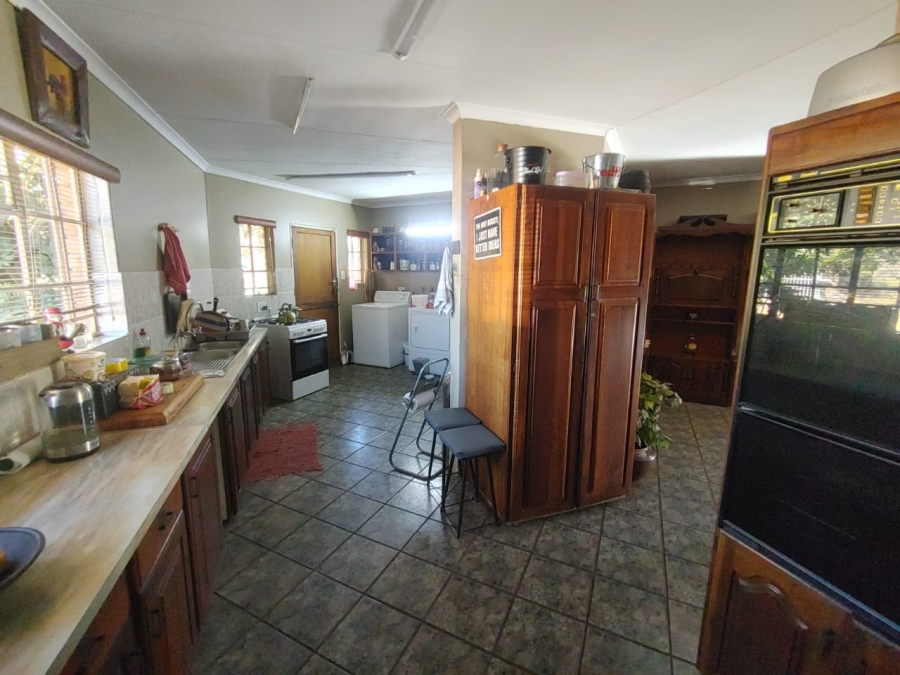 6 Bedroom Property for Sale in Derdepoort Gauteng