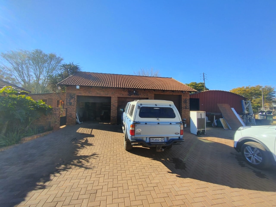 6 Bedroom Property for Sale in Derdepoort Gauteng