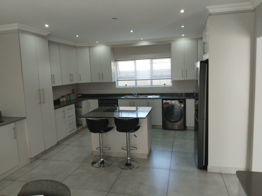3 Bedroom Property for Sale in Edenvale Central Gauteng
