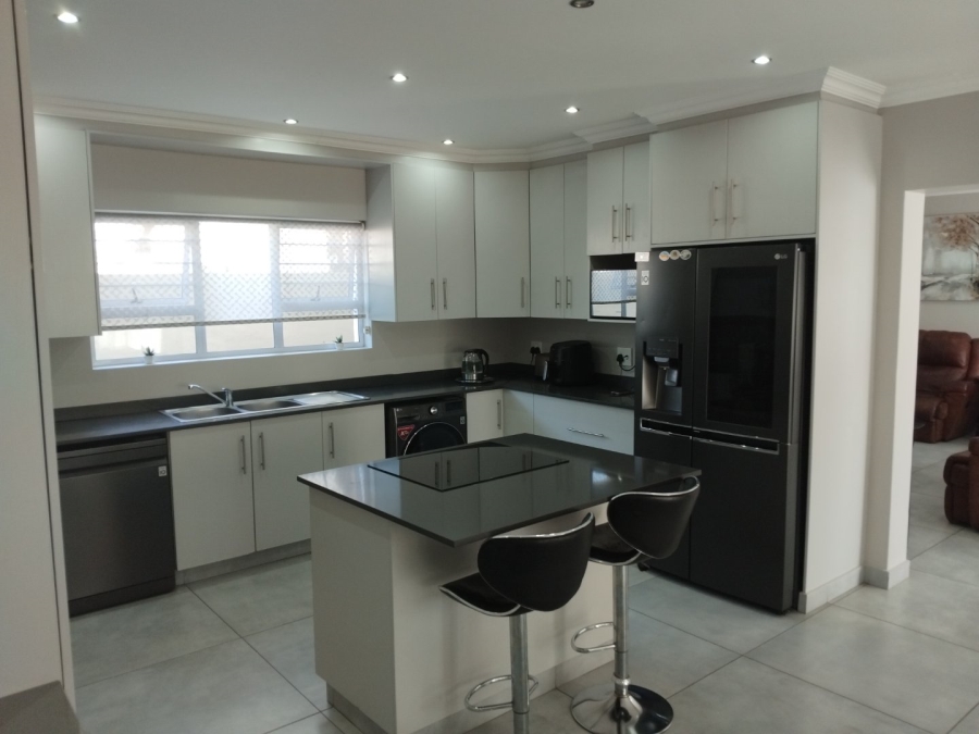 3 Bedroom Property for Sale in Edenvale Central Gauteng