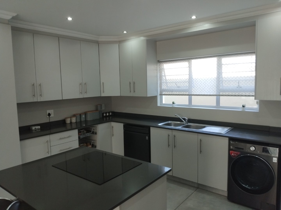3 Bedroom Property for Sale in Edenvale Central Gauteng