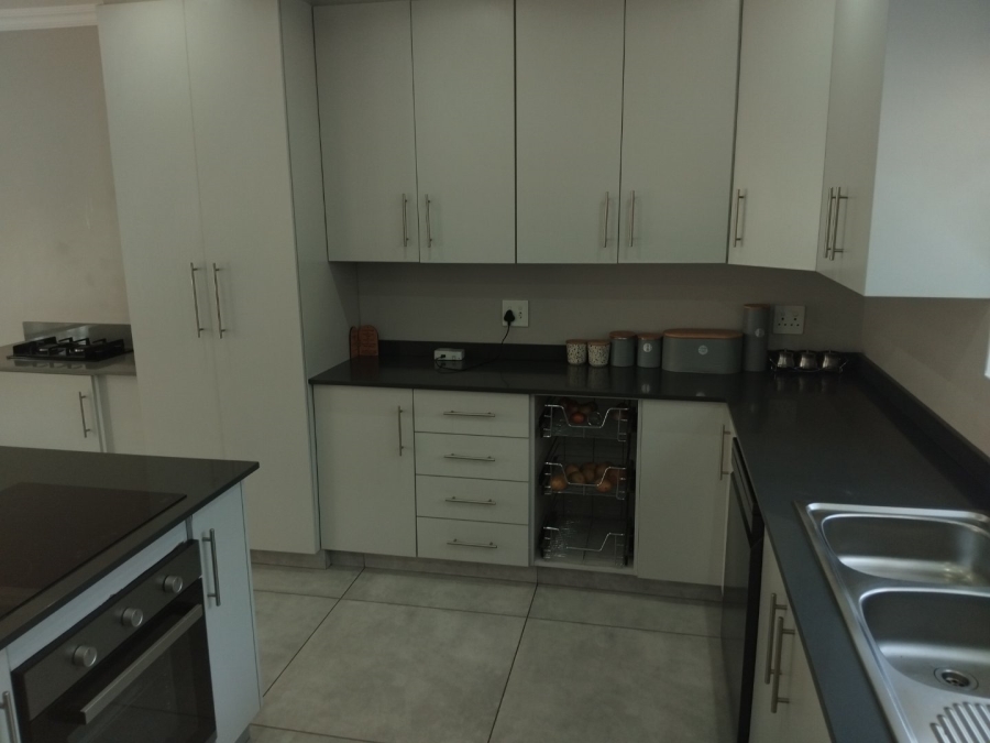 3 Bedroom Property for Sale in Edenvale Central Gauteng