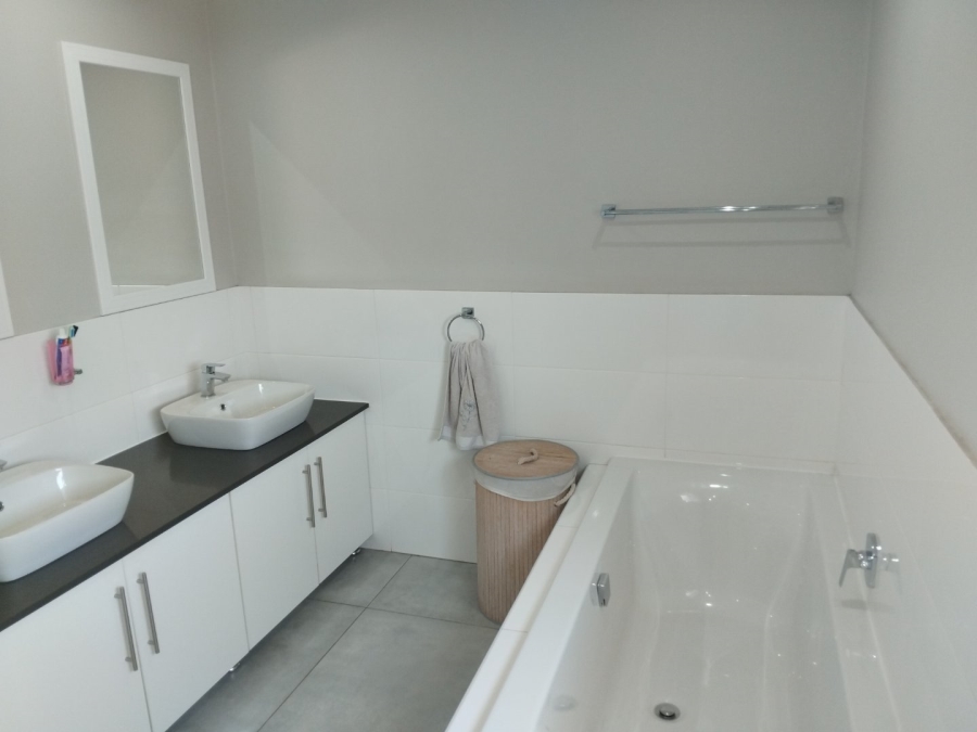 3 Bedroom Property for Sale in Edenvale Central Gauteng