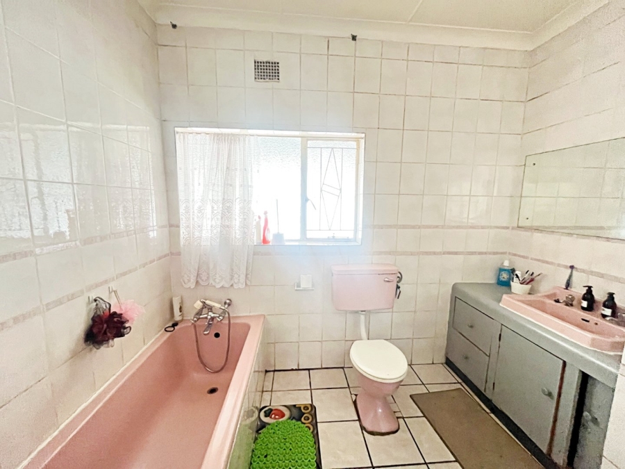 5 Bedroom Property for Sale in Valhalla Gauteng