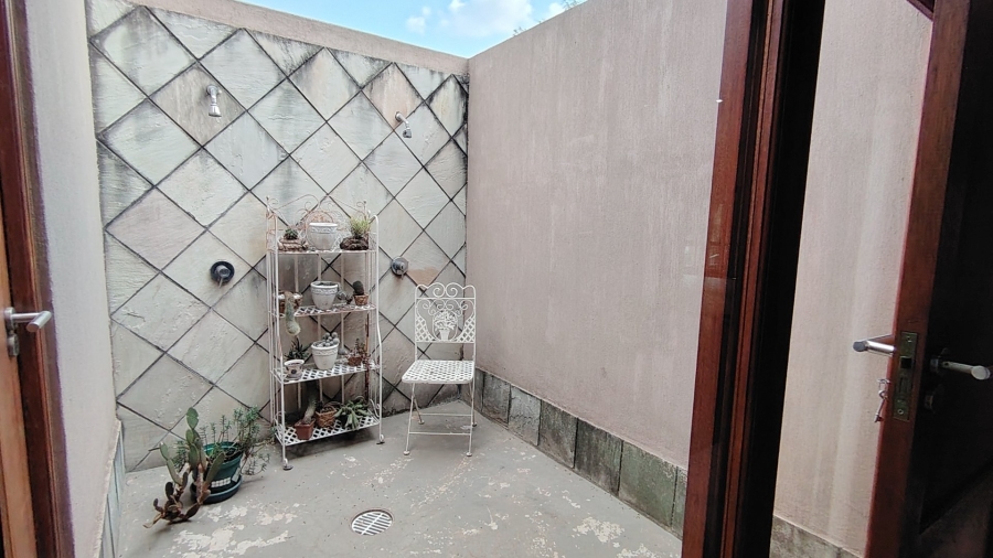 3 Bedroom Property for Sale in Eldoraigne Gauteng