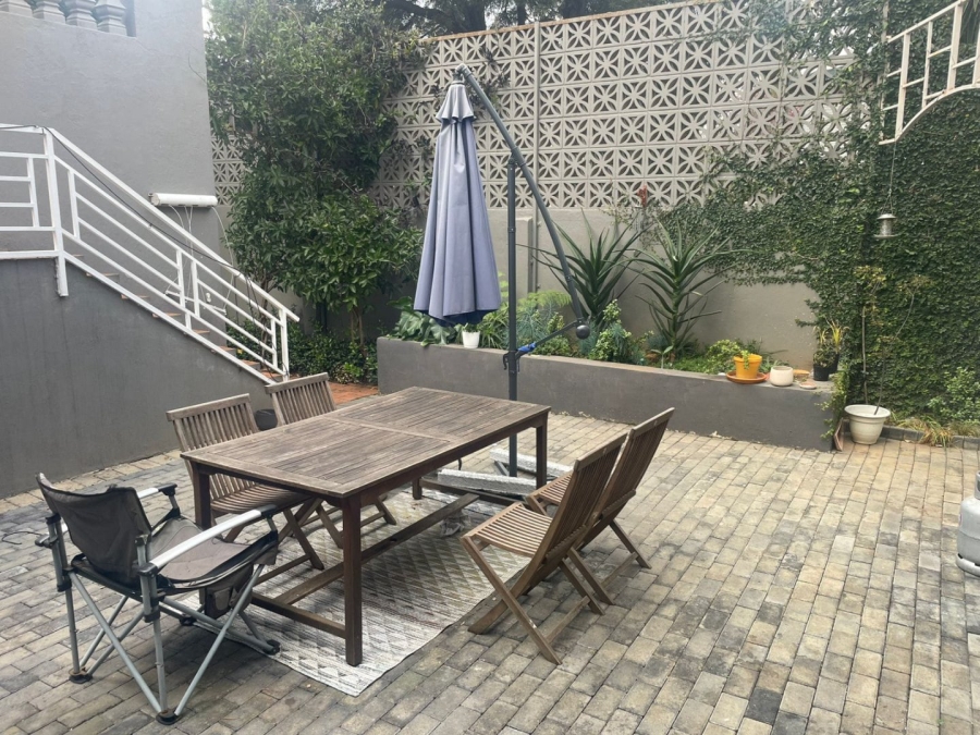  Bedroom Property for Sale in Linden Gauteng
