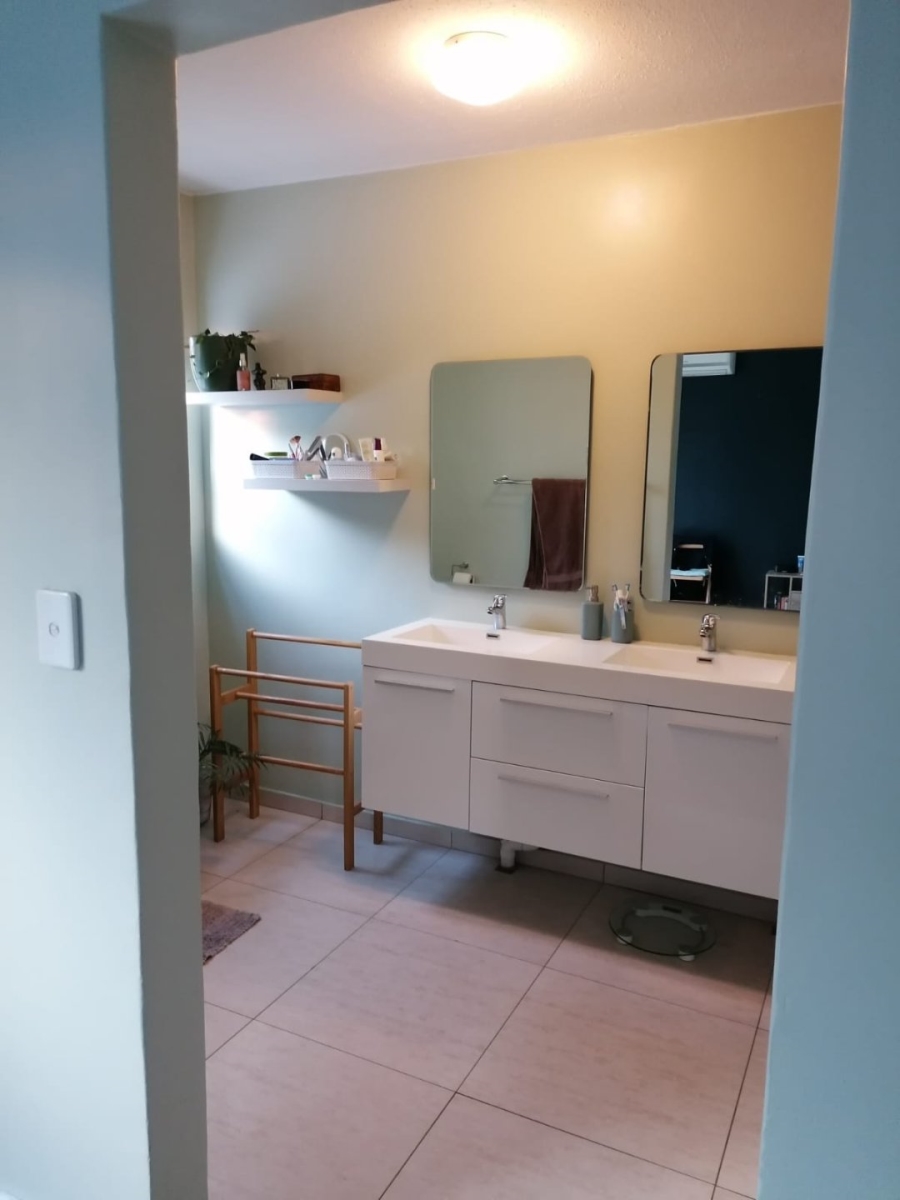  Bedroom Property for Sale in Linden Gauteng
