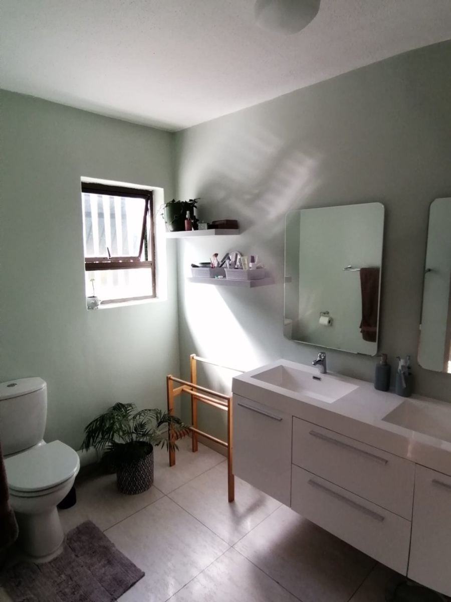  Bedroom Property for Sale in Linden Gauteng