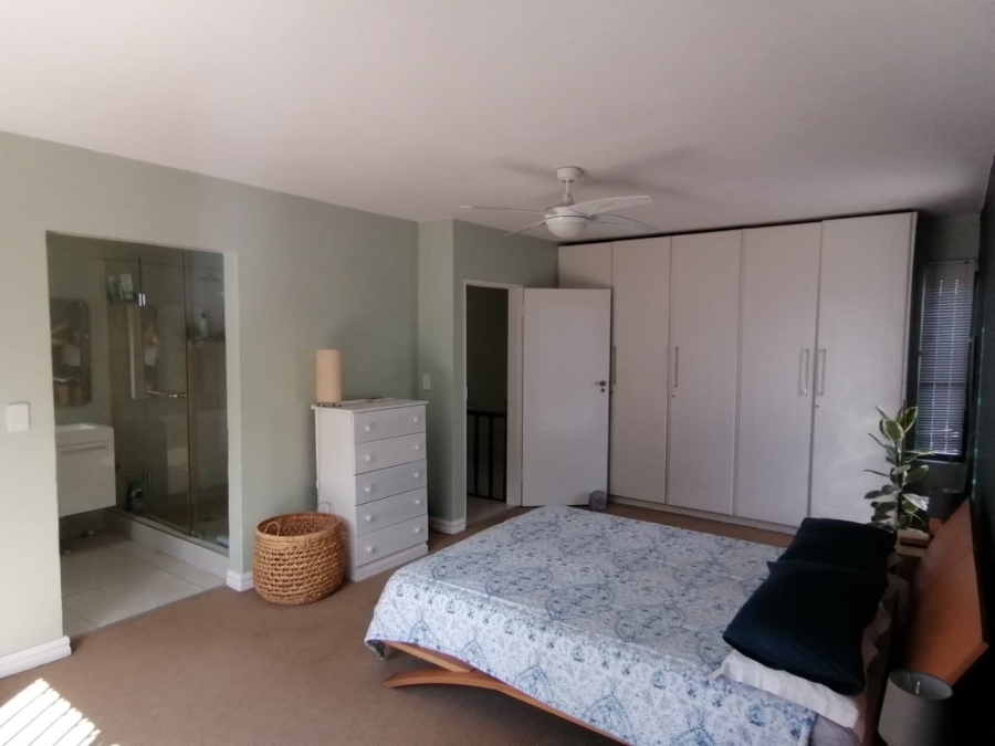  Bedroom Property for Sale in Linden Gauteng