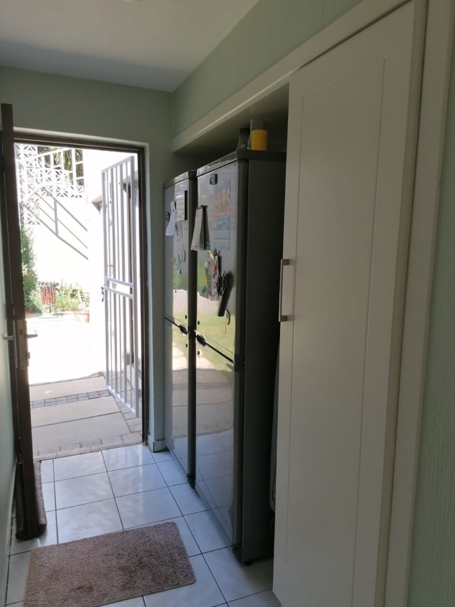  Bedroom Property for Sale in Linden Gauteng