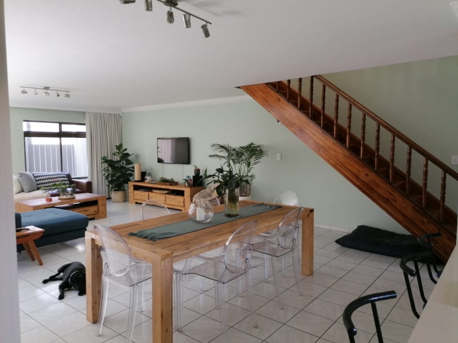 Bedroom Property for Sale in Linden Gauteng
