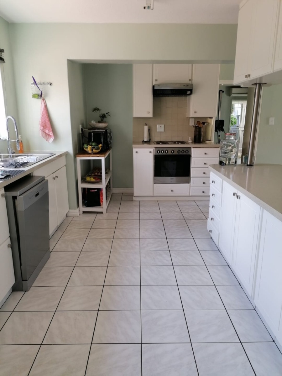  Bedroom Property for Sale in Linden Gauteng