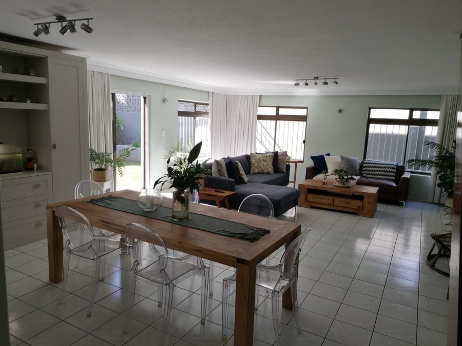  Bedroom Property for Sale in Linden Gauteng