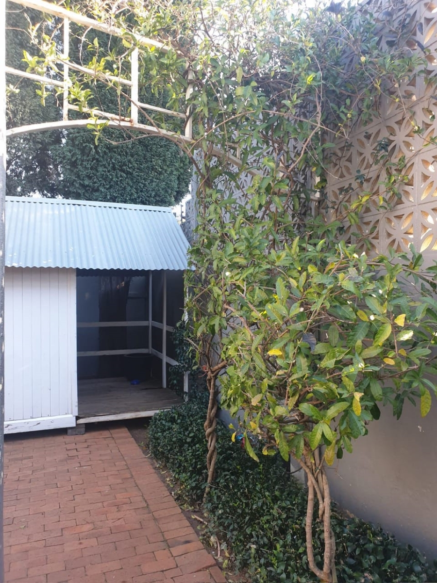  Bedroom Property for Sale in Linden Gauteng